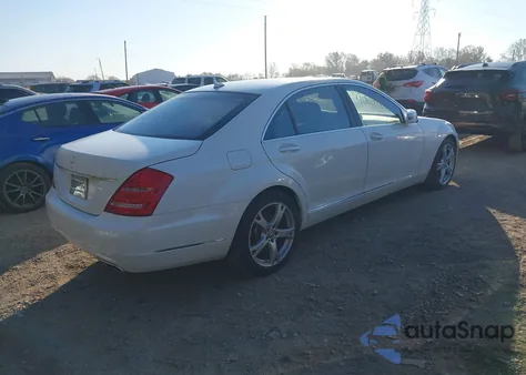 2013 Mercedes-Benz S 550 z USA, uszkodzony, nr VIN WDDNG7DB9DA495780